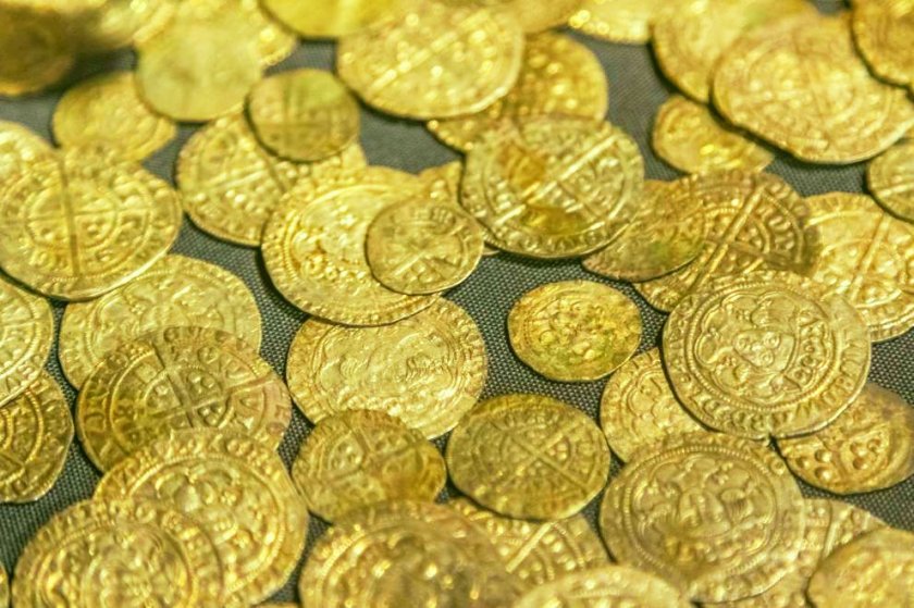 Шейсет и две монети от римската и средновековната епоха, скрити