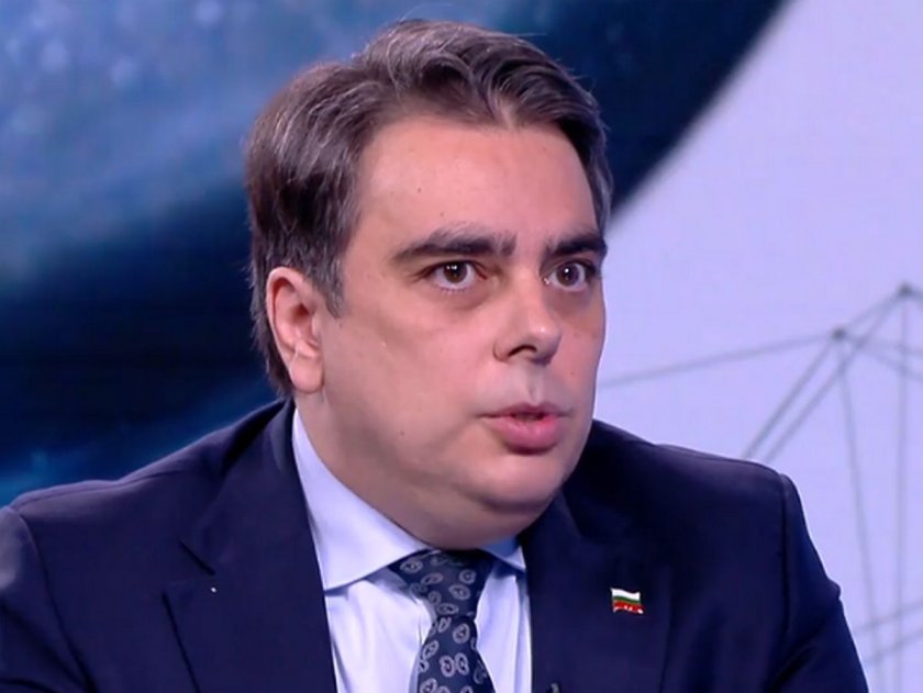Асен Василев: Не съм казвал, че върви процес на продажба на "Лукойл-Нефтохим"