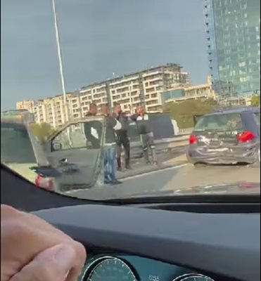Верижна катастрофа с 4 коли блокира "Цариградско шосе" 
