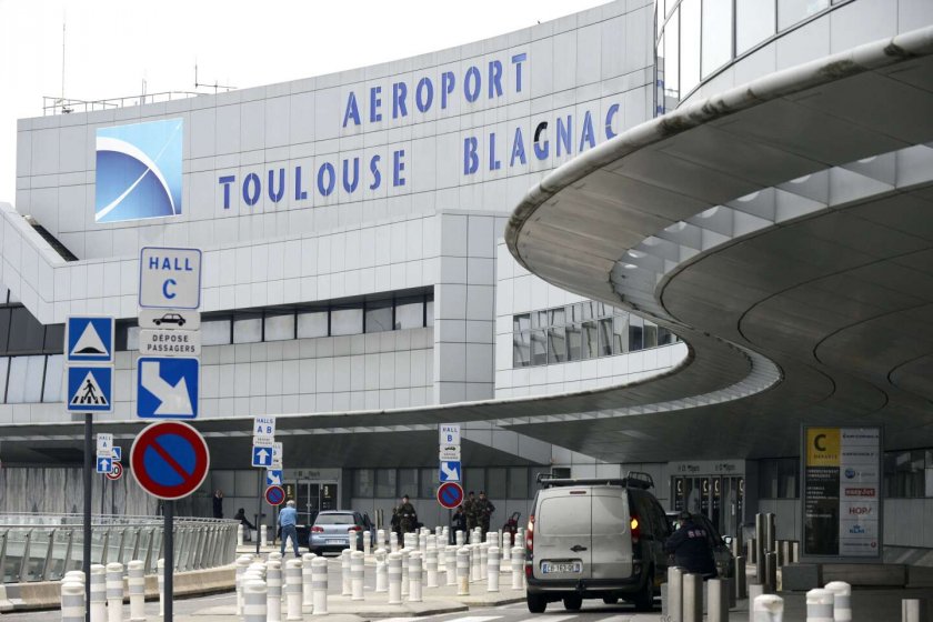 На летището в Лил, Северна Франция бе разпоредена евакуация поради заплаха