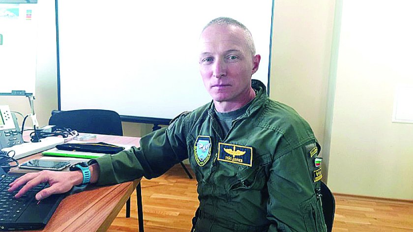 Бившият началник-щаб на авиобаза “Безмер Пейо Дончев (на снимката в