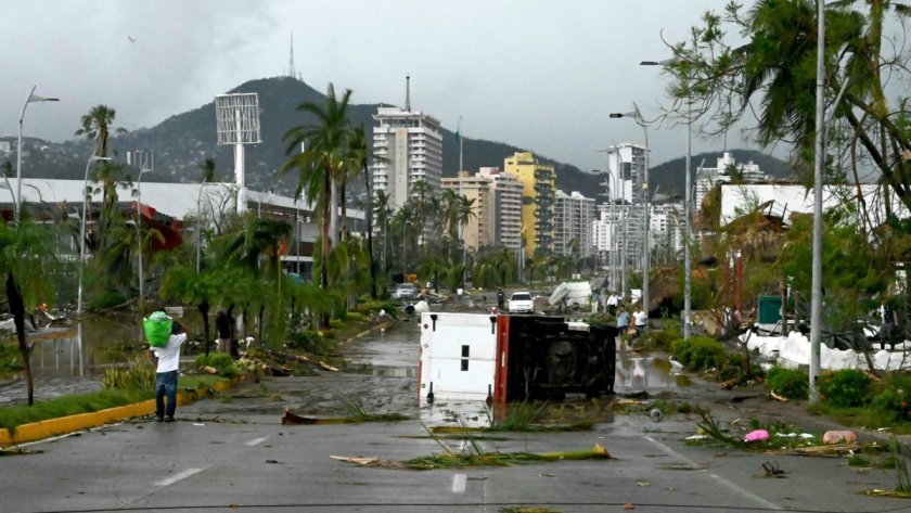 Мексиканското правителство съобщи, че ураганът Отис е взел най-малко 27