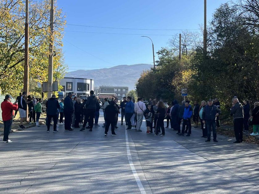 Протестиращите в Перник: Няма да гласуваме, защото нямаме трети ден вода