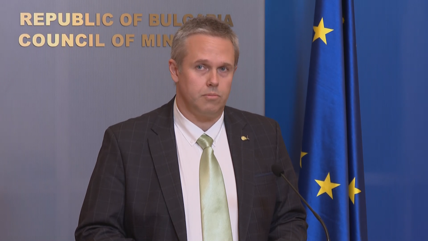 Извънреден брифинг свика Министерски съвет заради скандала с машините за