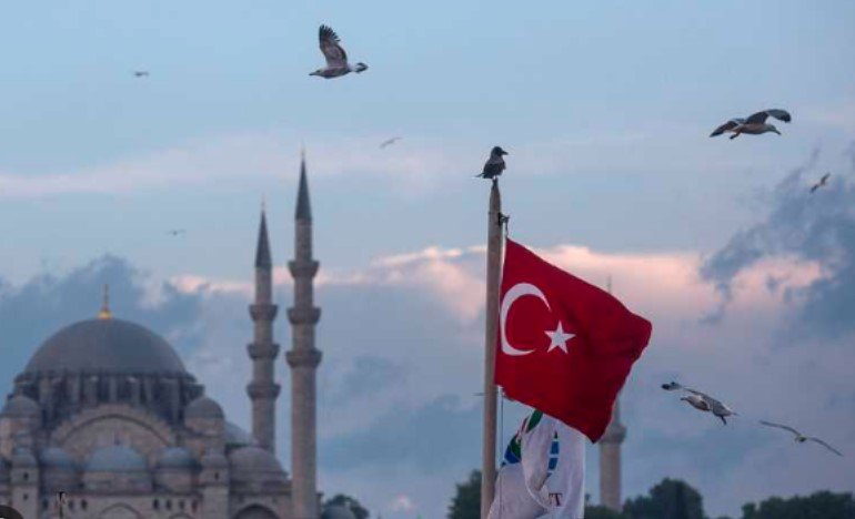 Празнично настроение цари в столицата Анкара по повод предстоящата 100-годишнина