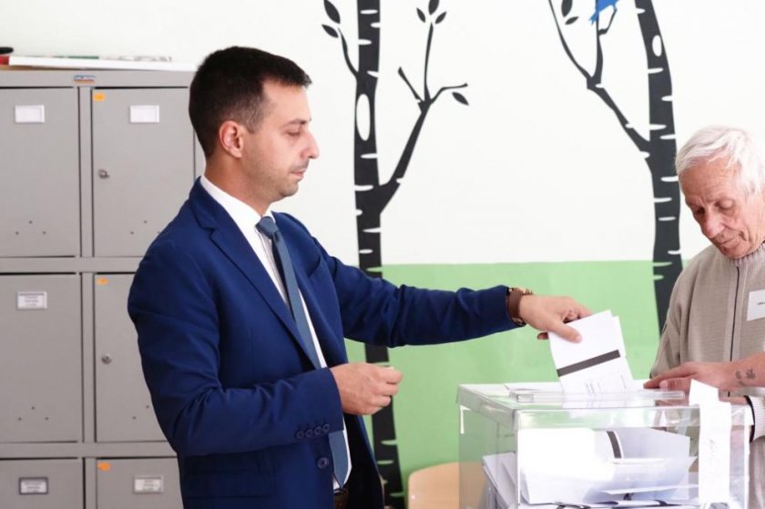Деян Николов: Гласувах за честно и прозрачно управление на София