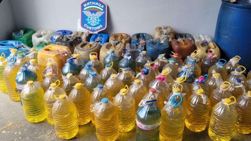 За месец: Митничари иззеха близо 2 тона контрабанден алкохол