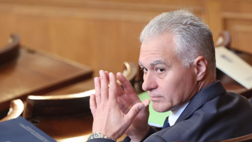 Изслушват шефа на ДАНС за драмата с машините