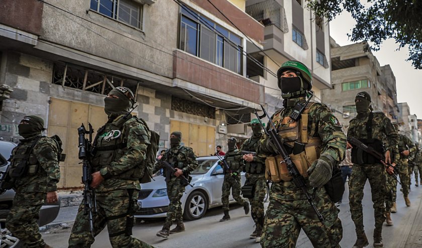 Палестинската въоръжена групировка Хамас държи понастоящем най-малко 242-ма заложници в