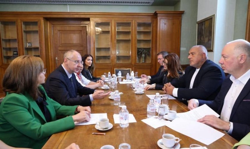 Борисов мълчи за изборите, захвана се с демографията