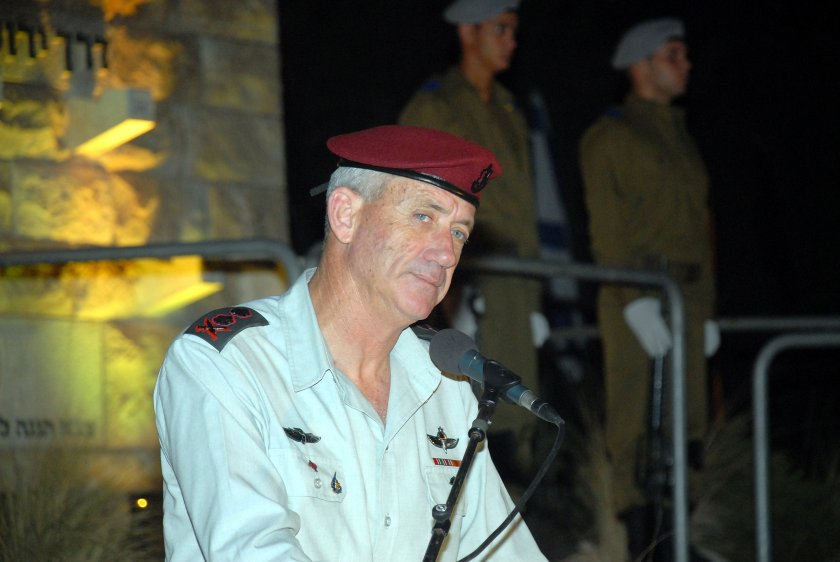 Израелският министър на отбраната Бени Ганц каза в четвъртък, че продължаващата война на