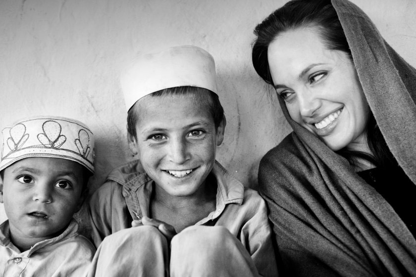 Анджелина Джоли реагира остро на нападението на Израел срещу бежанския лагер Джабалия в Газа 