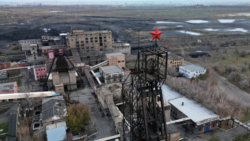 Взрив и пожар в мина в Казахстан погуби 46 души