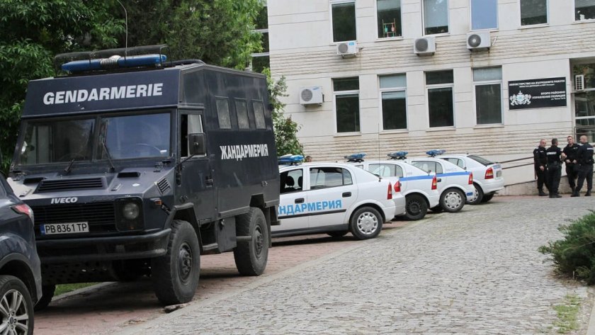 Близо 10 000 служители на МВР ще участват в охраната