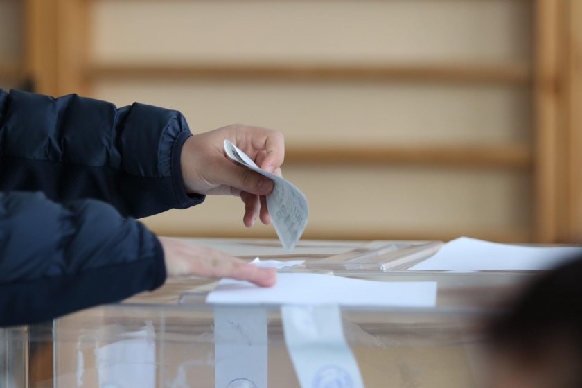 2,2% е избирателната активност в София към 10:00 часа.Това сочат