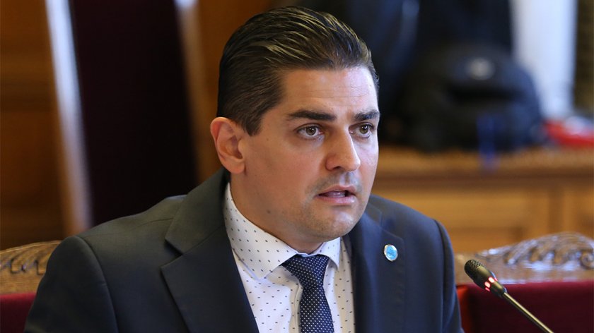 Страхувам се от Радостин Василев. Това сподели днес пред съда