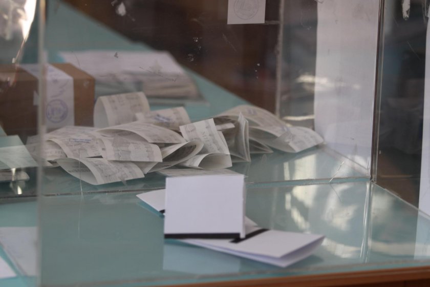 Избирателната активност в София към 11:00 часа е 3%, сочат
