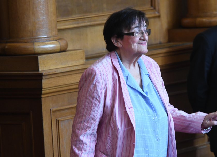 Със заеми ще покриваме дефицитите и старите задължения. Управляващите знаеха