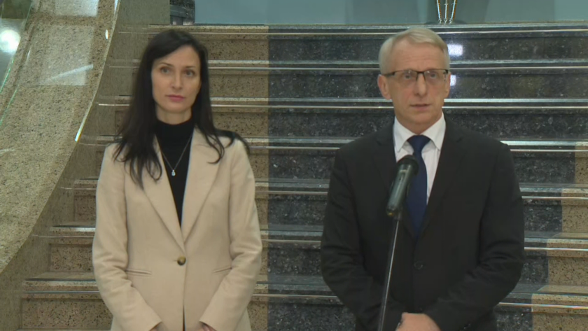 Премиерът Денков и вицепремиерът Мария Габриел се завърнаха от посещение