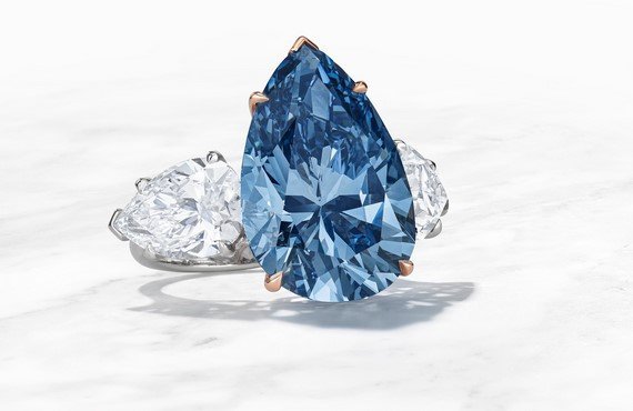 Продадоха най-големия син диамант за 44 млн. долара