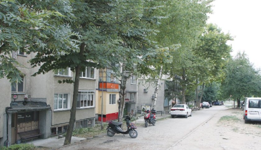 Полицията във Велико Търново задържа 14 мигранти, пътували в джип,
