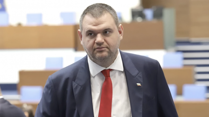 Пеевски вече е председател на ПГ на ДПС