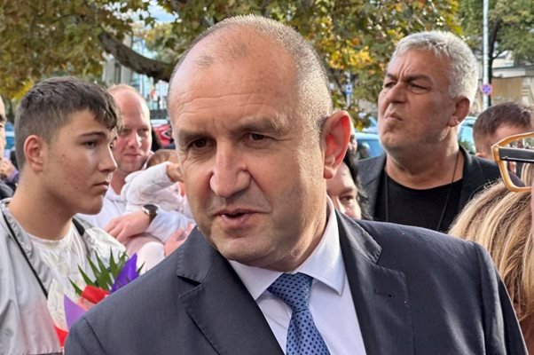 Радев отказа да коментира исканата оставка на председателя на ДАНС