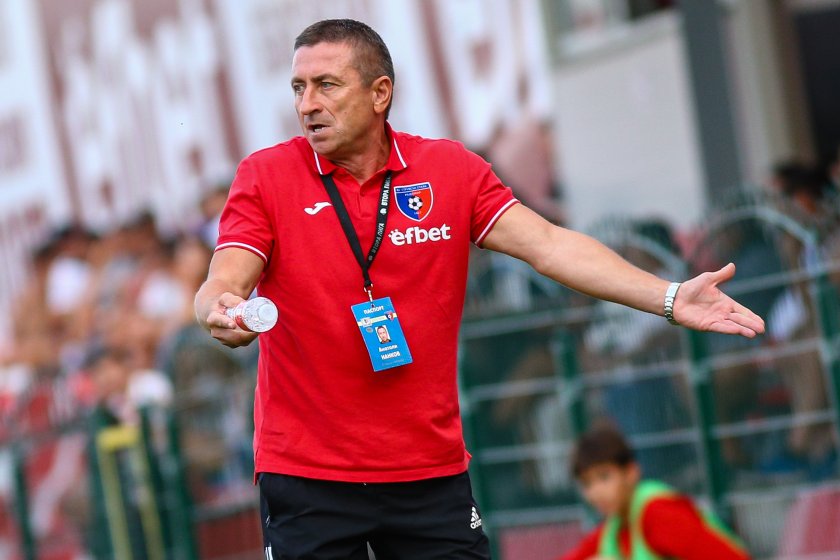 Анатоли Нанков вече не е старши треньор на Струмска слава.