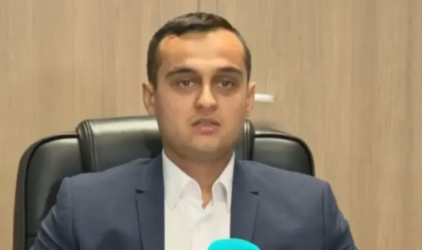 Синът на пернишкия прокурор Бисер Михайлов Васил зарива институциите със