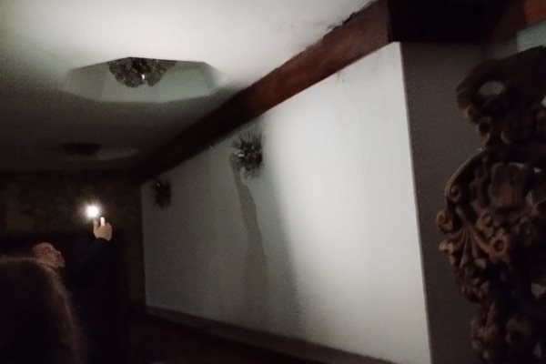 Окаяно положение: Протече таванът на детска градина в Перник 