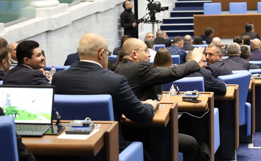 Депутатите обсъждат ветото на Радев върху Закона за енергетиката