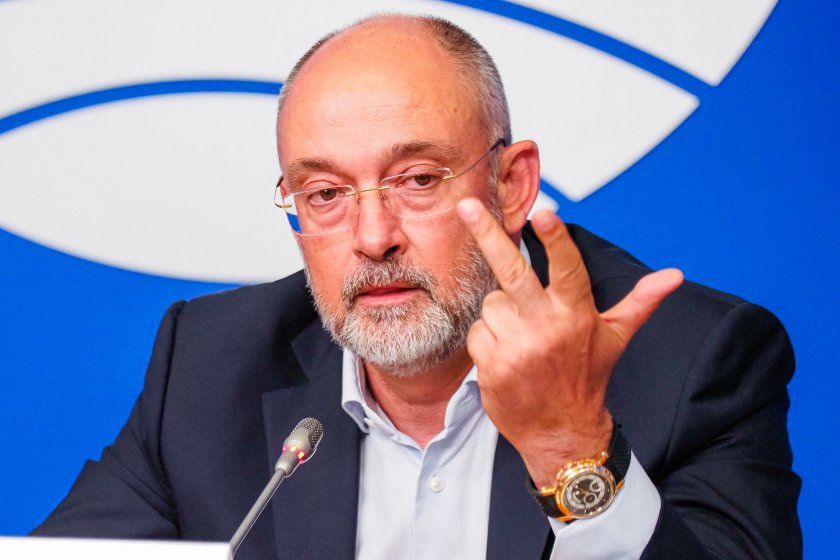 Възелът около Борислав Михайлов и сие започна да се затяга