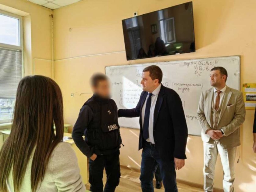 Изпращат психолози при малтретираното дете в Перник