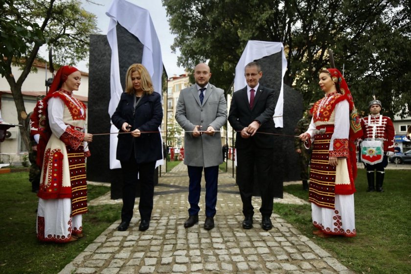 Откриха „Паметника на юристите - спасители на българските евреи“ в София