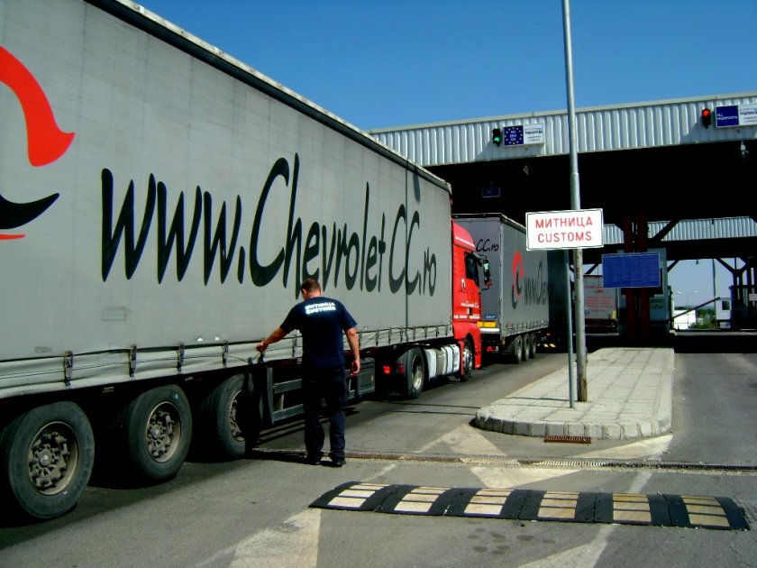 Камионите, които напускат румънска територия през ГКПП Гюргево, трябва да
