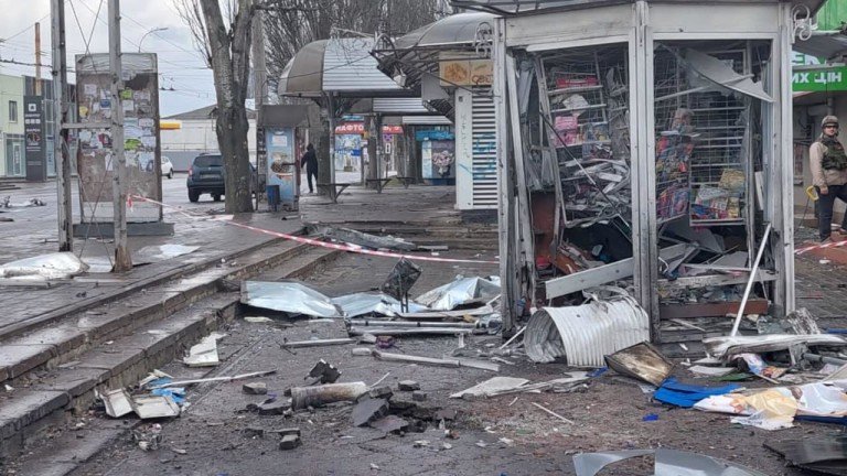 Трима загинаха, ранено е бебе при обстрел в Херсон