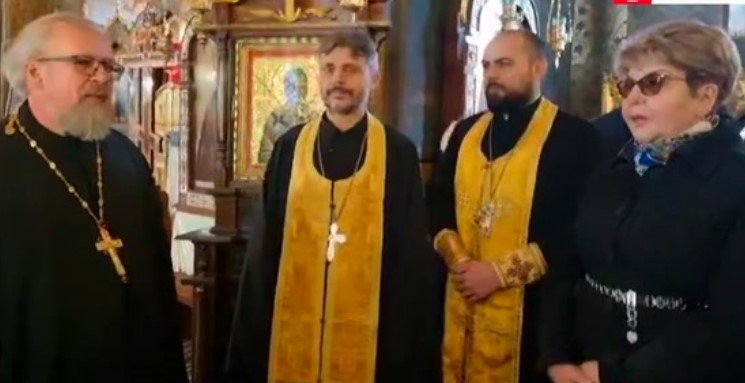 След заключените двери: Първа литургия в Руската църква