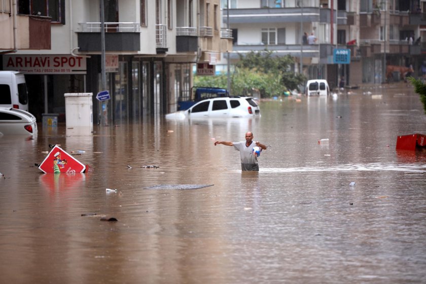 Четири станаха жертвите на наводненията в окръг Айдън, Югозападна Турция, по-рано този