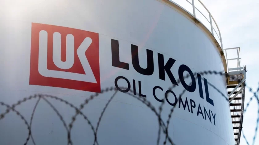 "Лукойл" стресира: Има риск от спиране на производството