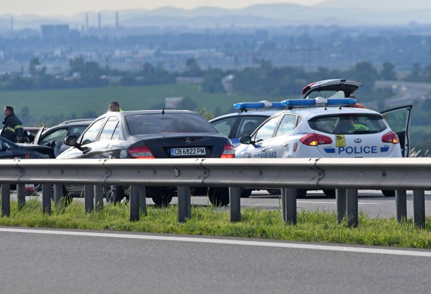 Катастрофа между два леки автомобила затвори движението по магистрала Тракия“