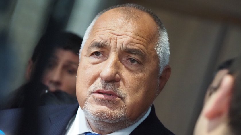 Калин Стоянов не трябва да си подава оставката. Спортният министър