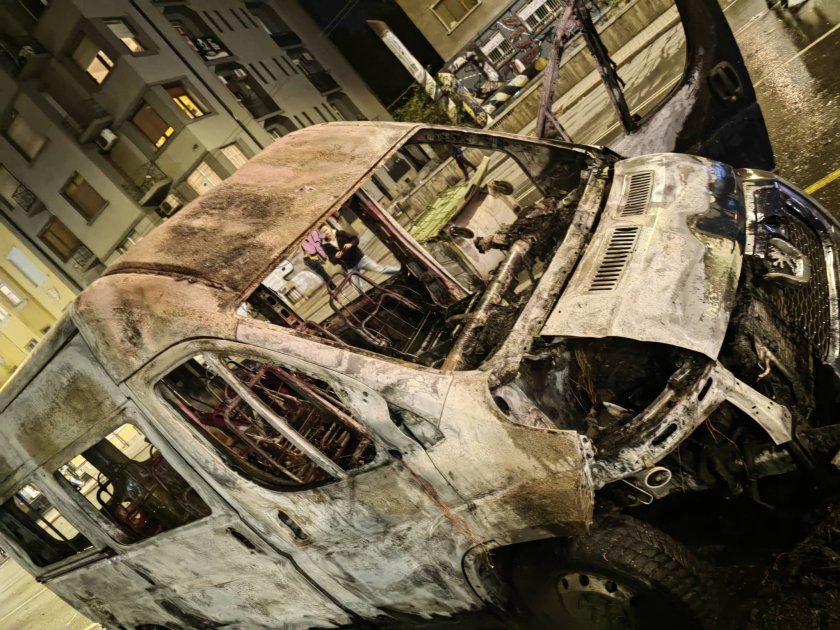 Футболните фенове, протестиращи срещу БФС и Боби Михайлов, превърнаха центъра