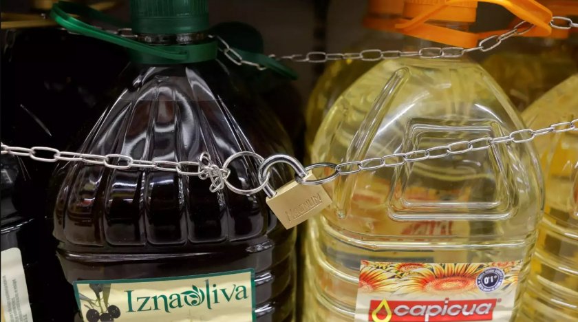 В Испания, най-големият производител на зехтин в света, супермаркетите заключват