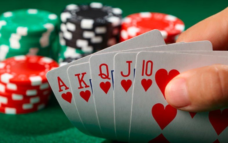 При акция срещу незаконен хазарт в Благоевград бяха задържани полицай,