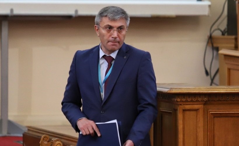 Карадайъ аут и от Вътрешната комисия в парламента