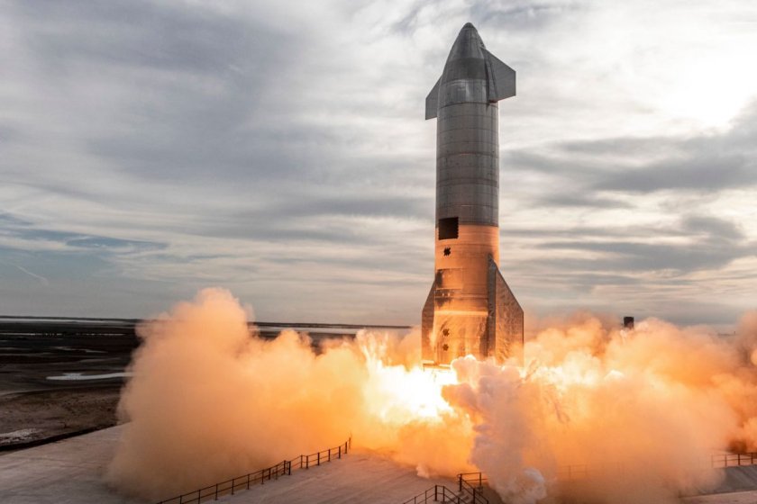 Американската компания Спейс Екс изстреля мега ракетата си Starship, но