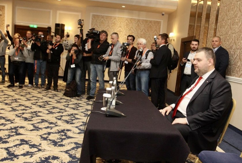 Както се очакваше, председателят на парламентарната група на ДПС Делян