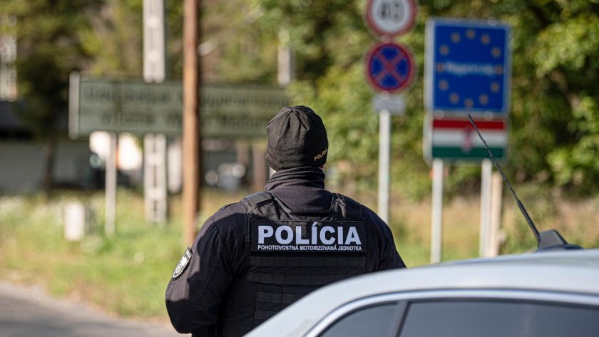 Словакия удължава контрола по границата с Унгария