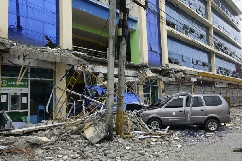 Земетресение с магнитуд 6,7 разтърси южните Филипини