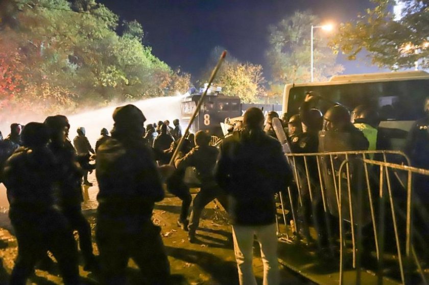 Прокуратурата образува две производства за полицейско насилие по време на футболния протест